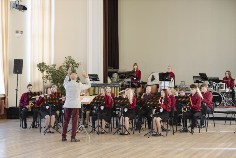 FOTO: Ogres Mūzikas un mākslas skolas pūtēju orķestrim augstākā pakāpe pūtēju orķestru konkursā