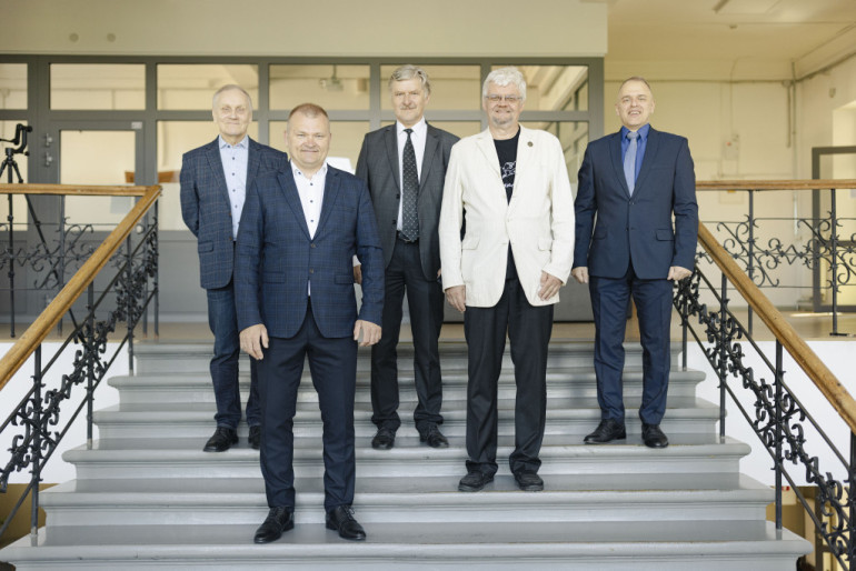 FOTO: Ogres Mūzikas un mākslas skolas pūtēju orķestrim augstākā pakāpe pūtēju orķestru konkursā