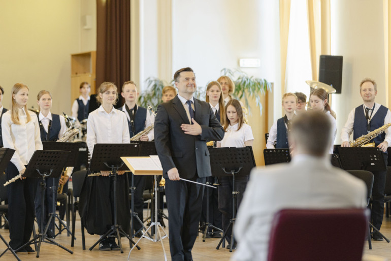 FOTO: Ogres Mūzikas un mākslas skolas pūtēju orķestrim augstākā pakāpe pūtēju orķestru konkursā