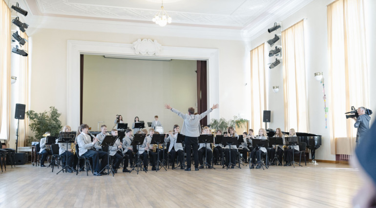 FOTO: Ogres Mūzikas un mākslas skolas pūtēju orķestrim augstākā pakāpe pūtēju orķestru konkursā