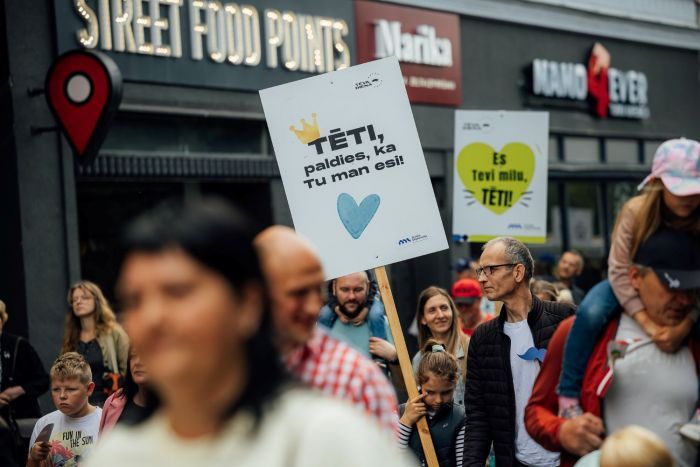 Godīgums, kritiskā domāšana un vairāk laika. Ko patiesībā vēlas Latvijas tēvi?