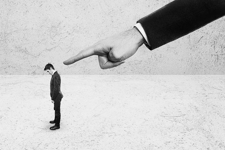 Lasāmgabals. Zivs pūst no galvas 