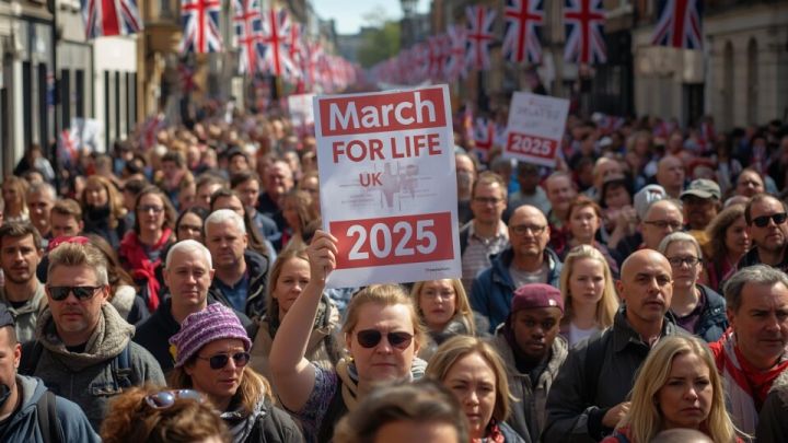 Šī gada Lielbritānijas maršā par dzīvību vairāk kā 10 000 dalībnieku un vairāk ateistu