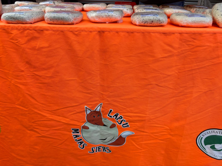 FOTO: Vakara tirdziņa garšas un krāsas Ogresgrīvas pusmuižā