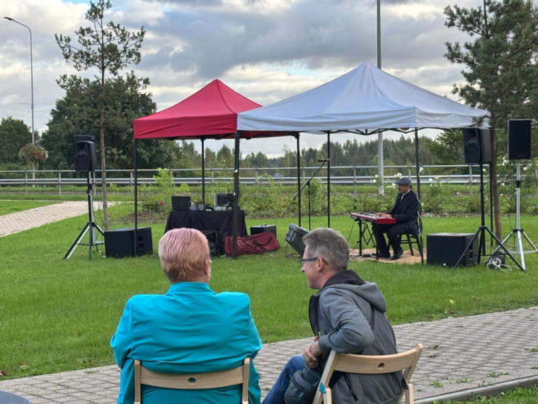 FOTO: Vakara tirdziņa garšas un krāsas Ogresgrīvas pusmuižā