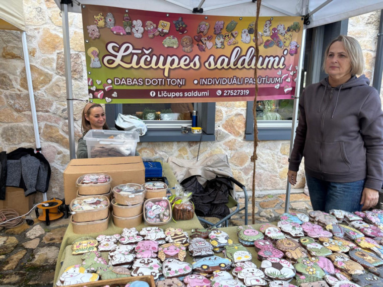 FOTO: Vakara tirdziņa garšas un krāsas Ogresgrīvas pusmuižā