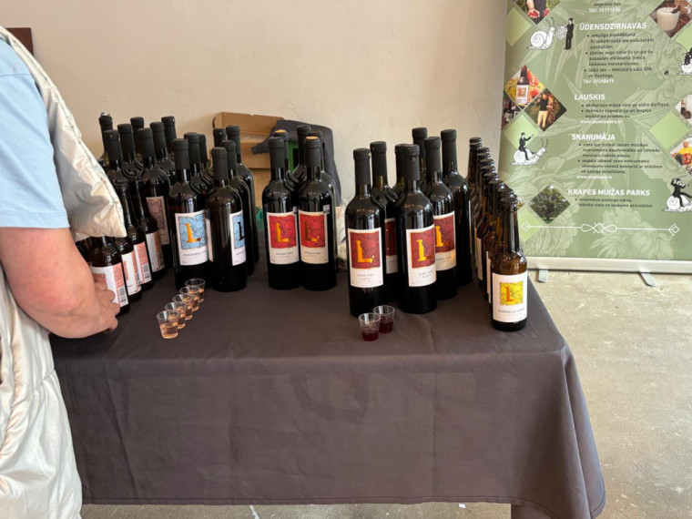 FOTO: Vakara tirdziņa garšas un krāsas Ogresgrīvas pusmuižā