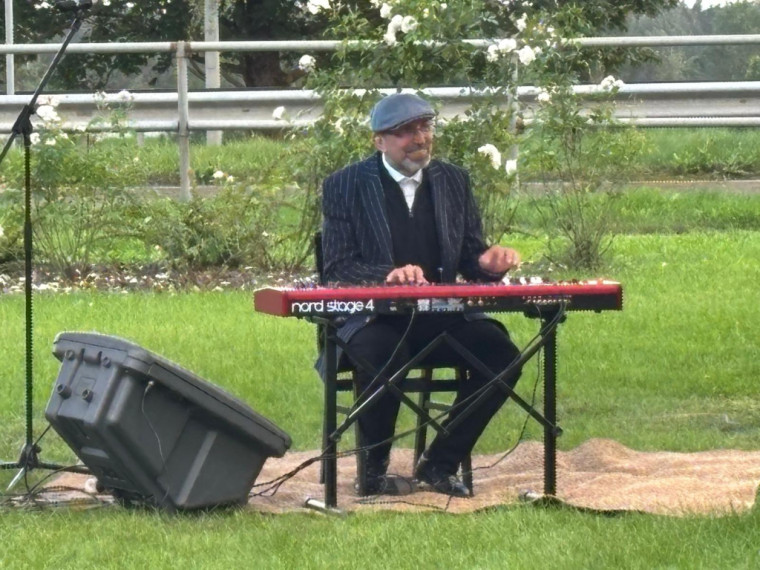 FOTO: Vakara tirdziņa garšas un krāsas Ogresgrīvas pusmuižā