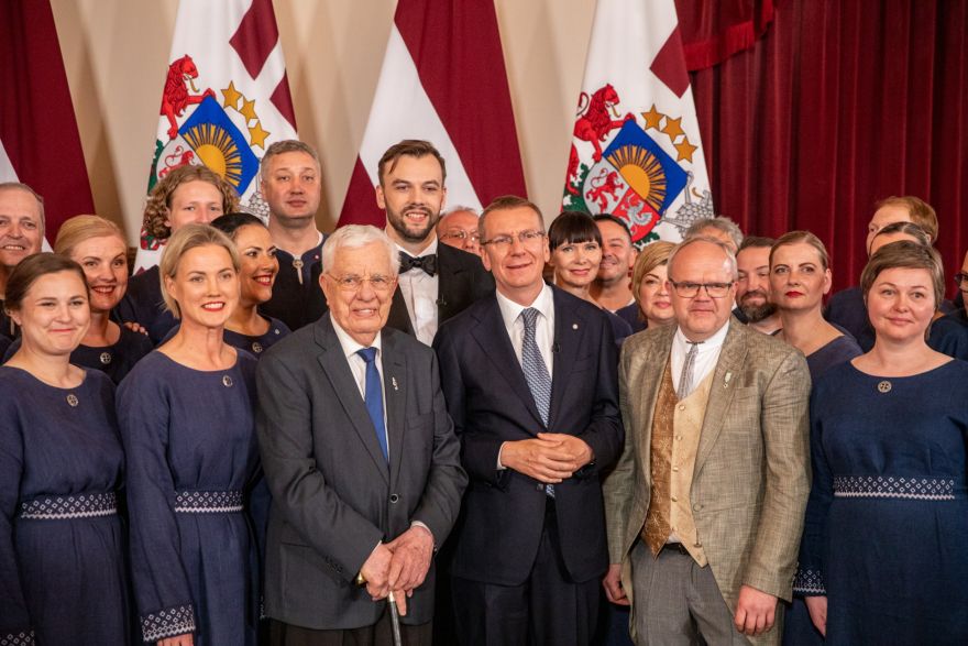 FOTO: Jauktais koris "Ikšķile" uzstājas valsts augstāko apbalvojumu pasniegšanas ceremonijā