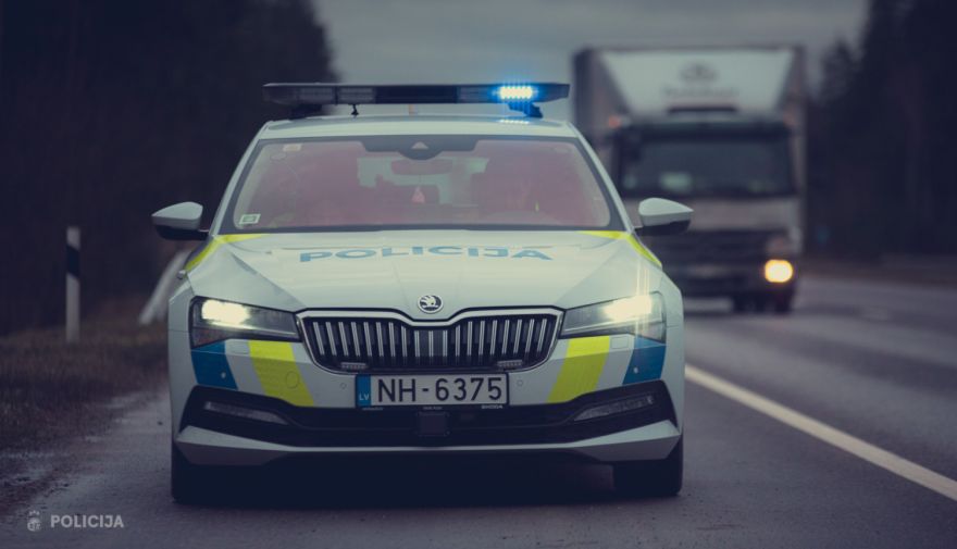 Pirmdien ceļu satiksmes negadījumā trīs mirušie un 16 cietušie