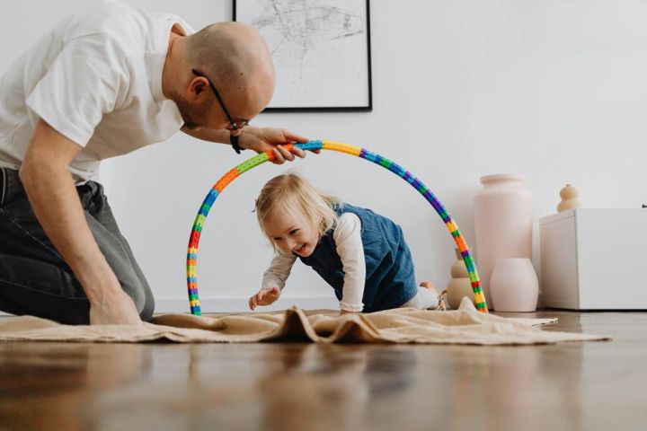 Ministrija: Tēva loma bērnu audzināšanā pieaug
