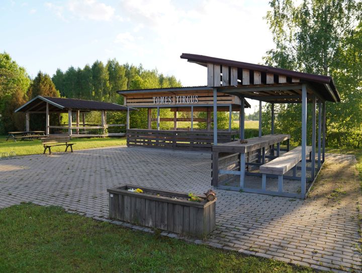Tomes iedzīvotāju padomes sēdē tomenieši spriež par bīstamo tirgošanos
