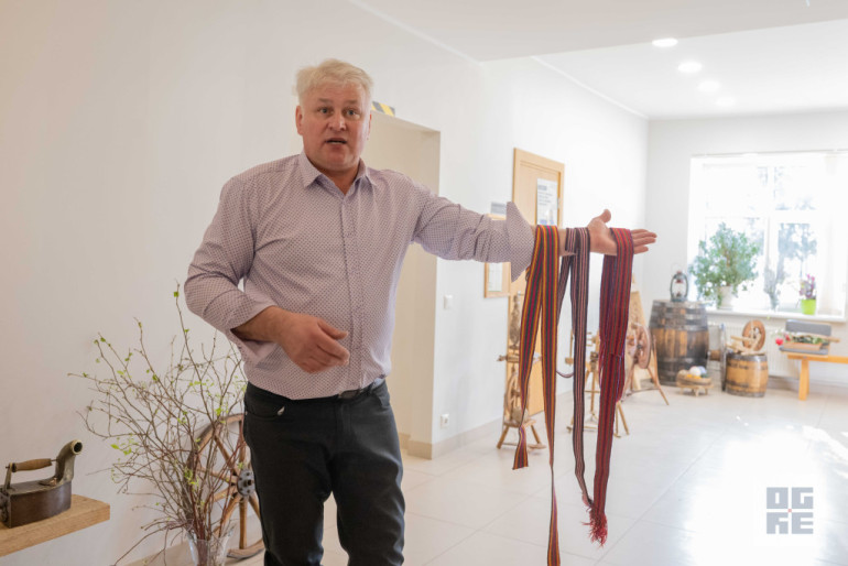 FOTO: Savā jubilejā Ivars Rancāns atklāj vērpjamo ratiņu izstādi