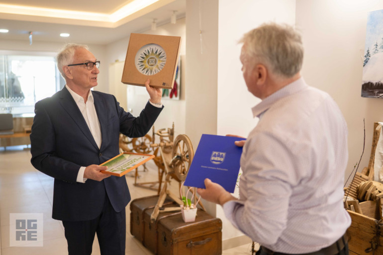 FOTO: Savā jubilejā Ivars Rancāns atklāj vērpjamo ratiņu izstādi