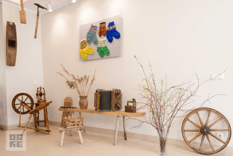 FOTO: Savā jubilejā Ivars Rancāns atklāj vērpjamo ratiņu izstādi