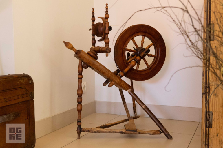 FOTO: Savā jubilejā Ivars Rancāns atklāj vērpjamo ratiņu izstādi