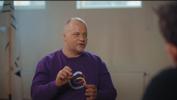 VIDEO: Kultūra un politika vienā sarunā - intervija ar Atvaru Lakstīgalu