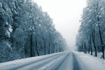 Attēls rakstam: Daudzviet Latvijā braukšanu apgrūtina sniegs un apledojums