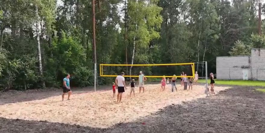 VIDEO. Lūk, ko nozīmē aktīvi iedzīvotāji! Ceplīšos top jauns volejbola laukums