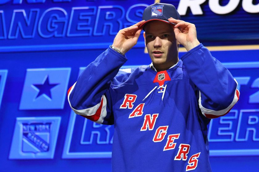 Alberts Šmits pārraksta vēsturi un kļūst par visaugstāk draftēto NHL spēlētāju no Latvijas