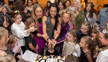 Attēls rakstam: Gatavi Dziesmu un deju svētkiem – Ogres mūsdienu dejas dalībnieki ceļā uz "Kastaņa puslodi"