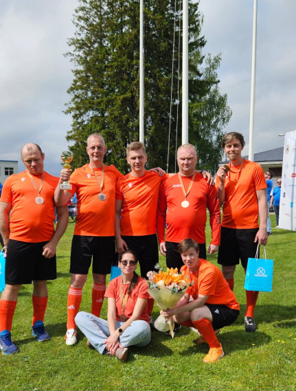 Ogres novada Sociālā dienesta Dienas centra “Saime” futbola komanda mini futbola turnīrā izcīnījusi 3. vietu