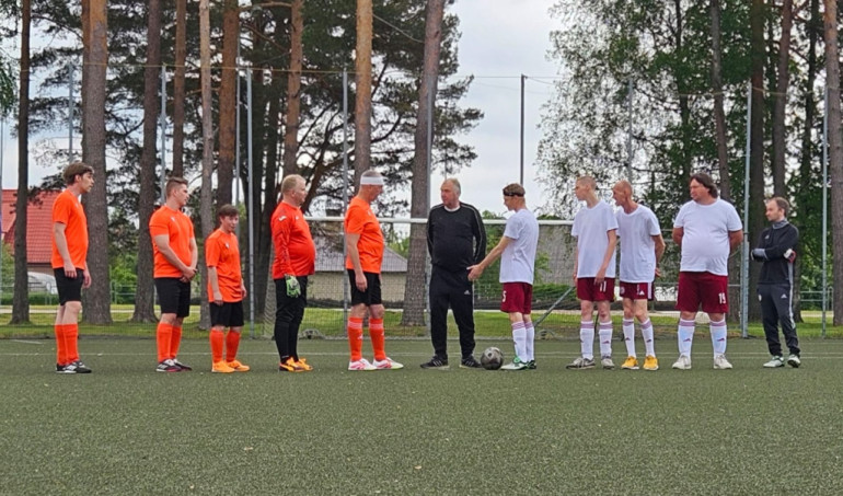 Ogres novada Sociālā dienesta Dienas centra “Saime” futbola komanda mini futbola turnīrā izcīnījusi 3. vietu