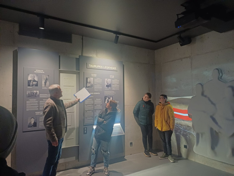 FOTO: Tēvzemes nedēļa Taurupes pamatskolā