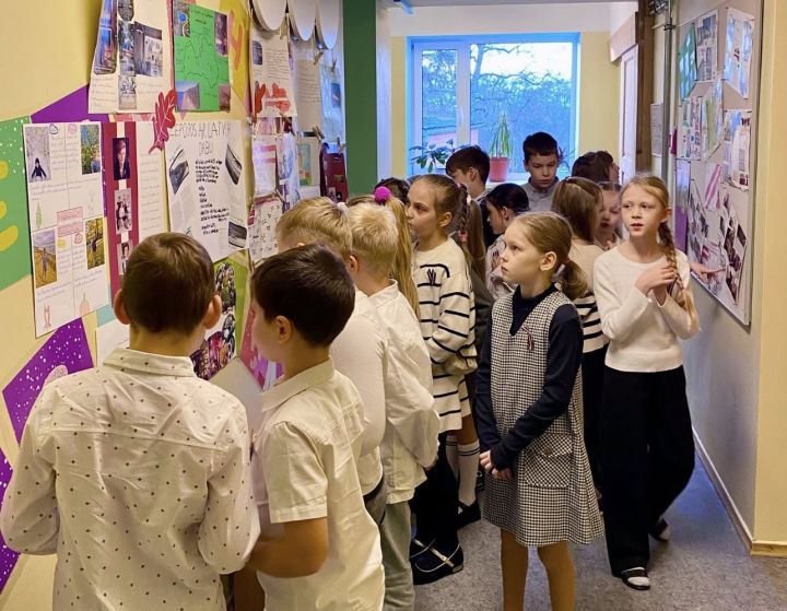 Lai mūsu sirdīs vienmēr dzīvo Latvija - aicina Ogres Kalna pamatskolas skolēni