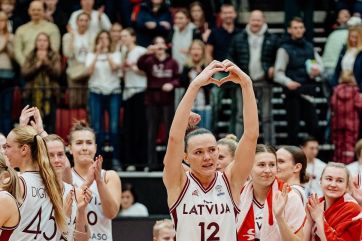 Attēls rakstam: Latvijas izlase ar ikšķilieti Šteinbergu sastāvā sakauj igaunietes