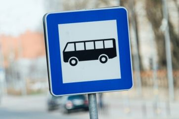 Attēls rakstam: Uz svecīšu vakaru Smiltāju kapos kursēs autobuss