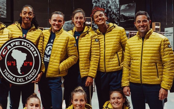 Ikšķiliete Anete Šteinberga un basketbola komanda "Famila Schio" uzvar Ungārijas čempioni