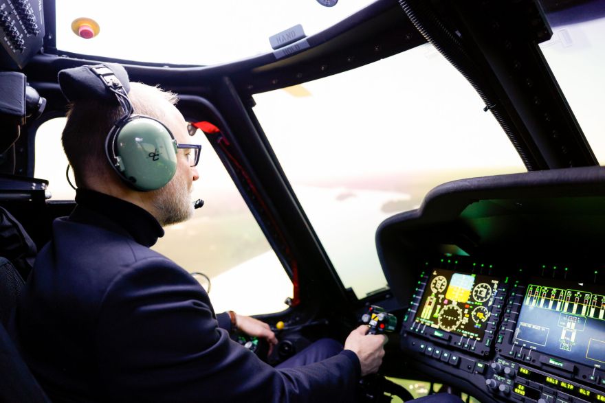 Lielvārdē izveidots miljonus vērts helikopteru lidojumu mācību simulators