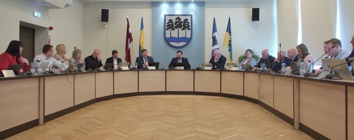 Mākslīgais intelekts uzšķiļ dzirksteli domes sēdē