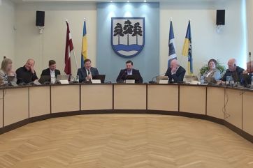 Attēls rakstam: Mākslīgais intelekts uzšķiļ dzirksteli domes sēdē