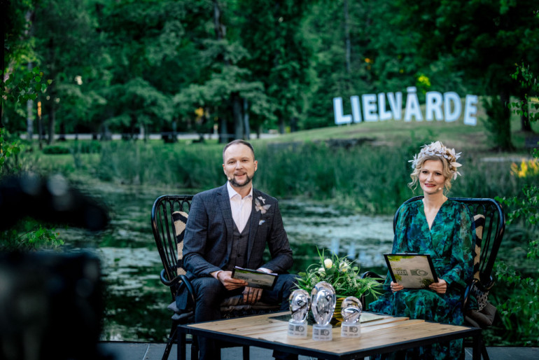 FOTO: “Latvijas Sirdsdziesma” finālā uzvar Inese Ērmane un Havjērs Fernandess ar dziesmu “Viņi dejoja vienu vasaru”