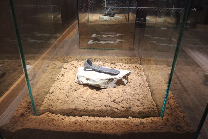 Ekskursija izstādē "Krapes kapu stāstiņi"