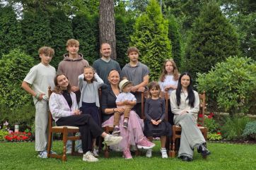 Attēls rakstam: Kā saglabāt smaidu deviņu bērnu mammas ikdienā? Eva Šauriņa zina atbildi un vienmēr savējiem ir viena zvana attālumā