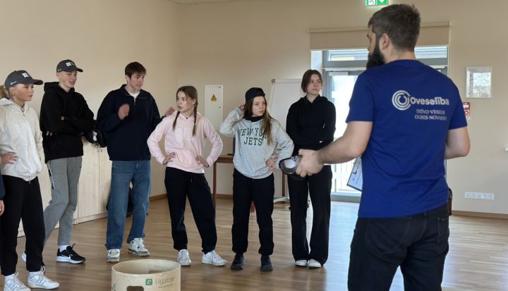FOTO: Aizvadīts Oveselība organizētais pasākums Ogres novada jauniešiem “Vesels un gudrs 2025"