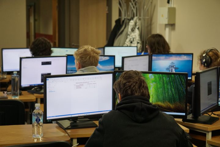 Starp konkursa "SkillsLatvia 2025" finālistiem datortīklu administrēšanā arī Ogres tehnikuma audzēknis