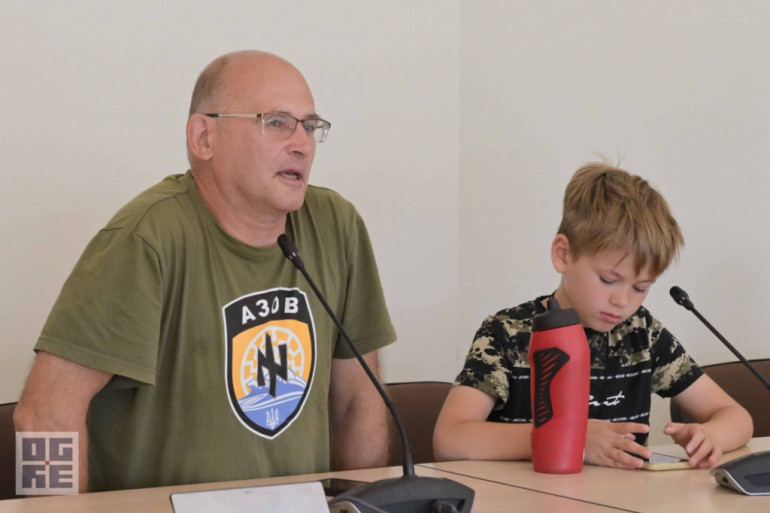 Ogrē viesojas “Azov” varoņu atraitņu un bērnu delegācija