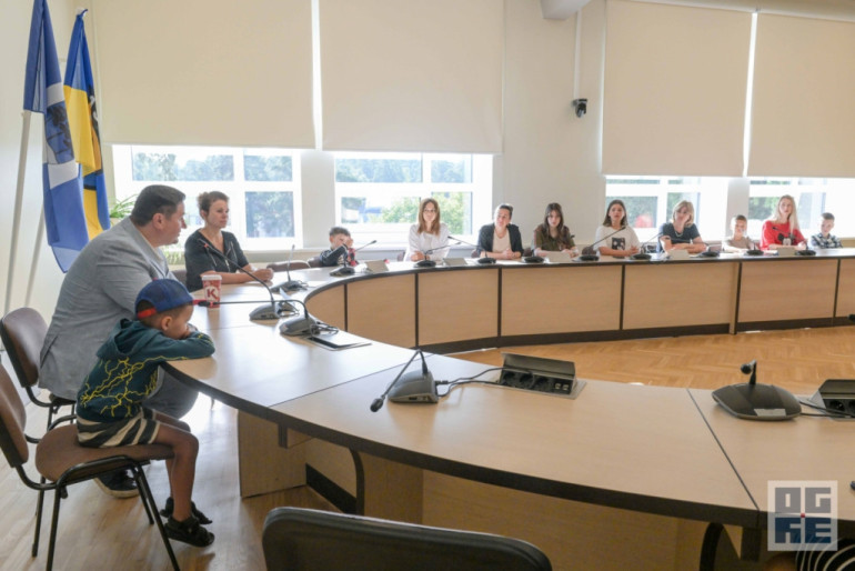 Ogrē viesojas “Azov” varoņu atraitņu un bērnu delegācija