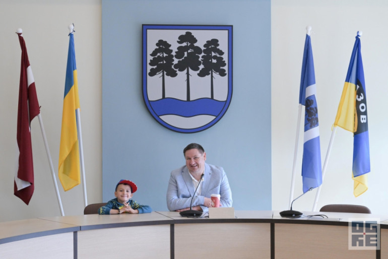 Ogrē viesojas “Azov” varoņu atraitņu un bērnu delegācija