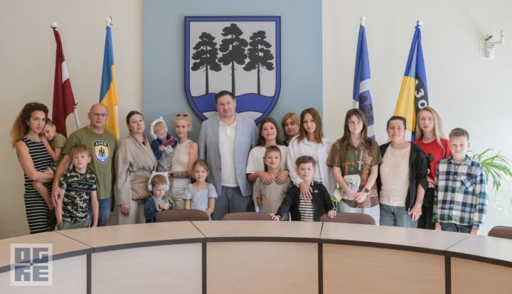 Ogrē viesojas “Azov” varoņu atraitņu un bērnu delegācija