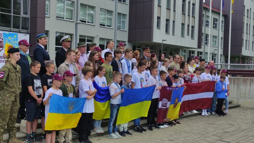  Trešo gadu Ogres tehnikums atbalsta Ukrainas  karavīru bērnu nometnes norisi Latvijā