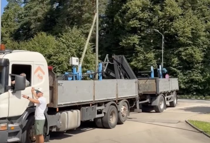 Bezmaksas treniņi svaigā gaisā! Krasta laukumā uzstādīti jauni āra trenažieri