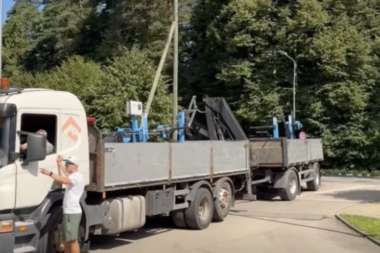 Attēls rakstam: Bezmaksas treniņi svaigā gaisā! Krasta laukumā uzstādīti jauni āra trenažieri