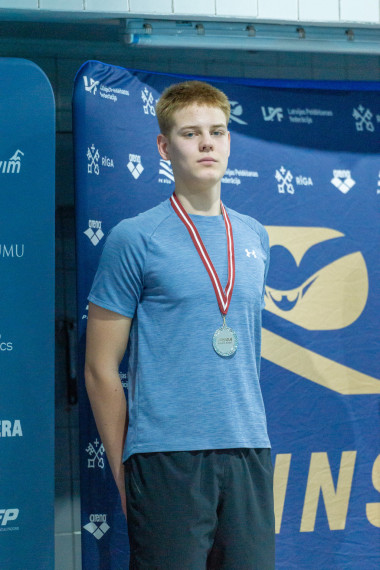 Ogres peldētājiem medaļas un jauni sasniegumi sacensībās Ķīpsalā