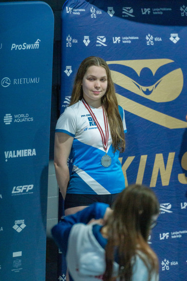 Ogres peldētājiem medaļas un jauni sasniegumi sacensībās Ķīpsalā