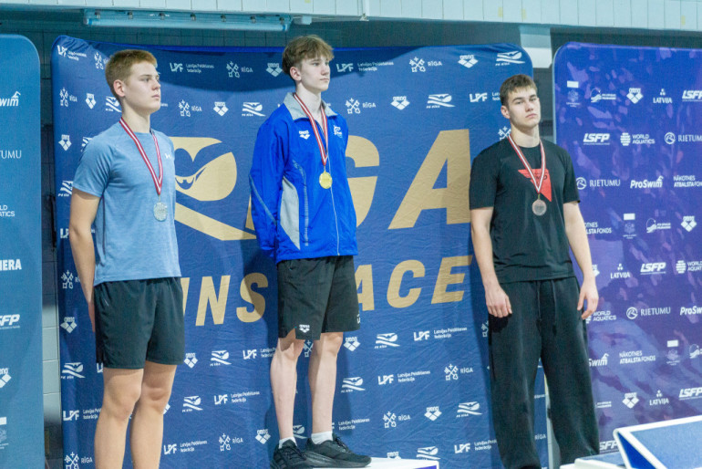 Ogres peldētājiem medaļas un jauni sasniegumi sacensībās Ķīpsalā
